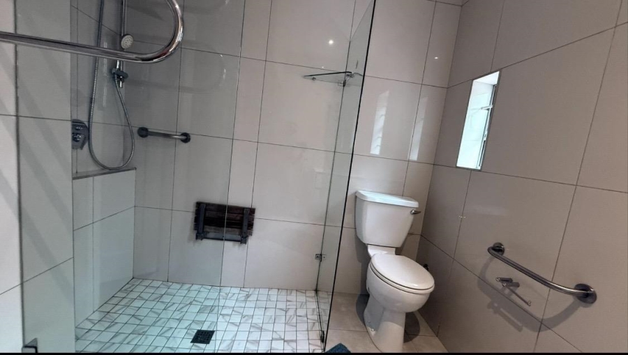 To Let 2 Bedroom Property for Rent in Green Point Western Cape